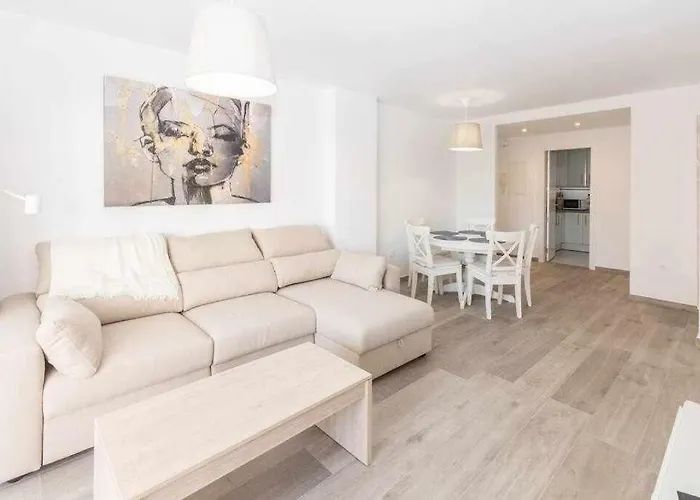 Miramar Junto Al Recinto Ferial De * Fuengirola