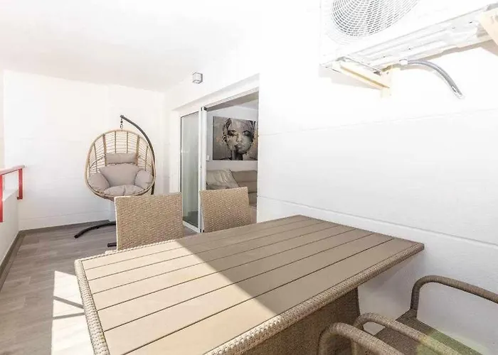 Miramar Junto Al Recinto Ferial De *